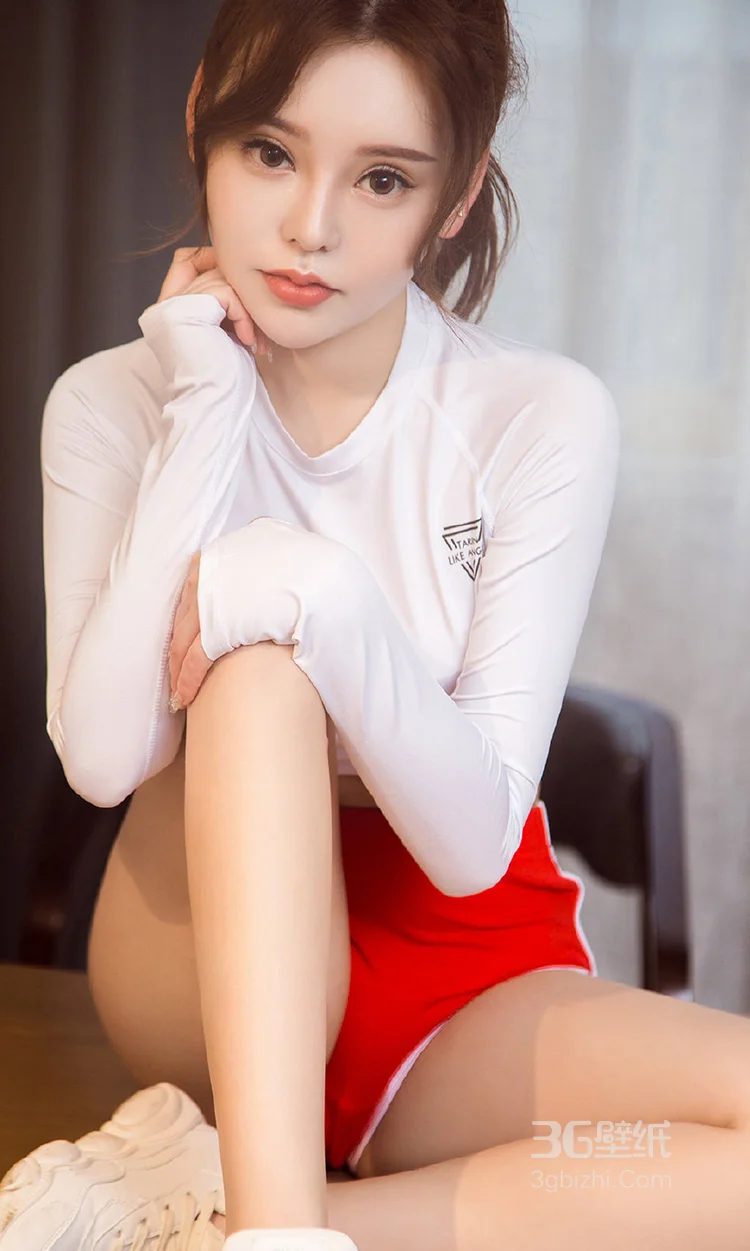 很是养眼的马尾辫性感美女紧身红色短裤私房写真图片 第5张 - 性感美女写真