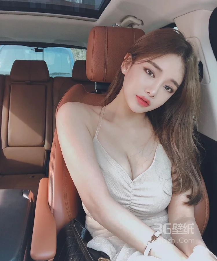 咳咳...如果你的副驾驶旁边这么个美女，精选还能好好开车不？ 第3张 - 性感美女写真