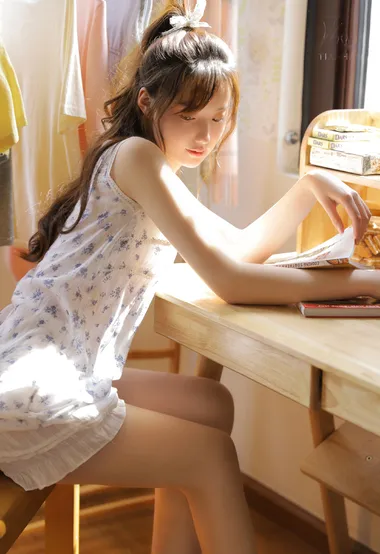 性感美女莫小琪穿着睡衣短裤大秀一字马诱惑写真图片 第11张 - 性感美女写真