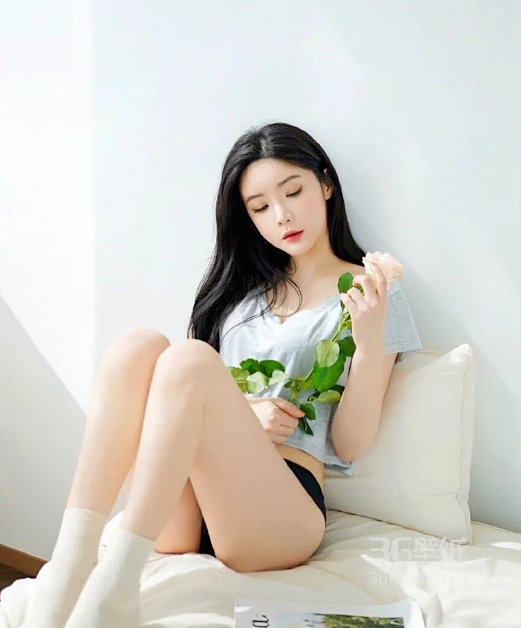 颜值身材超好的美女小姐姐晨读写真，精选背心搭内衣美腿白皙 第2张 - 性感美女写真