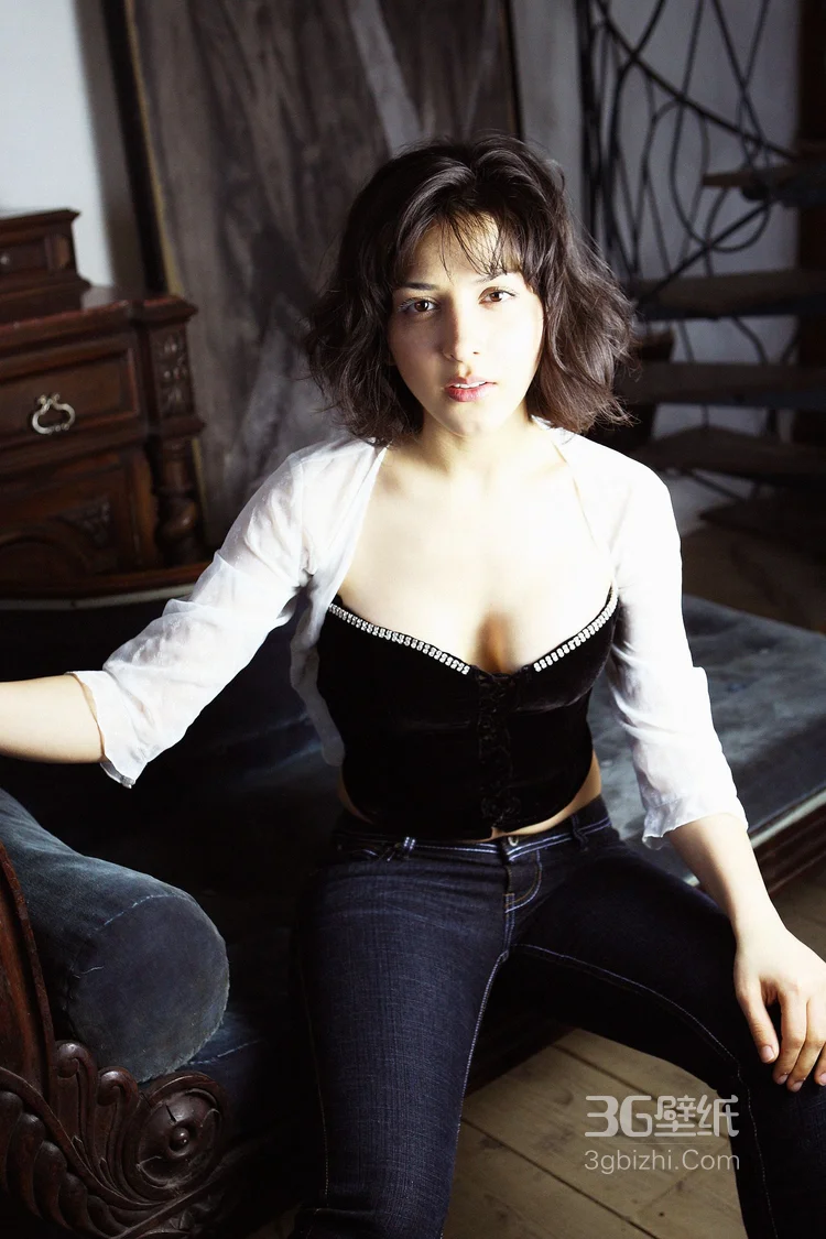 欧洲丰满性感美女萨赫勒・罗萨私房写真，精选户外美图图集 第14张 - 性感美女写真