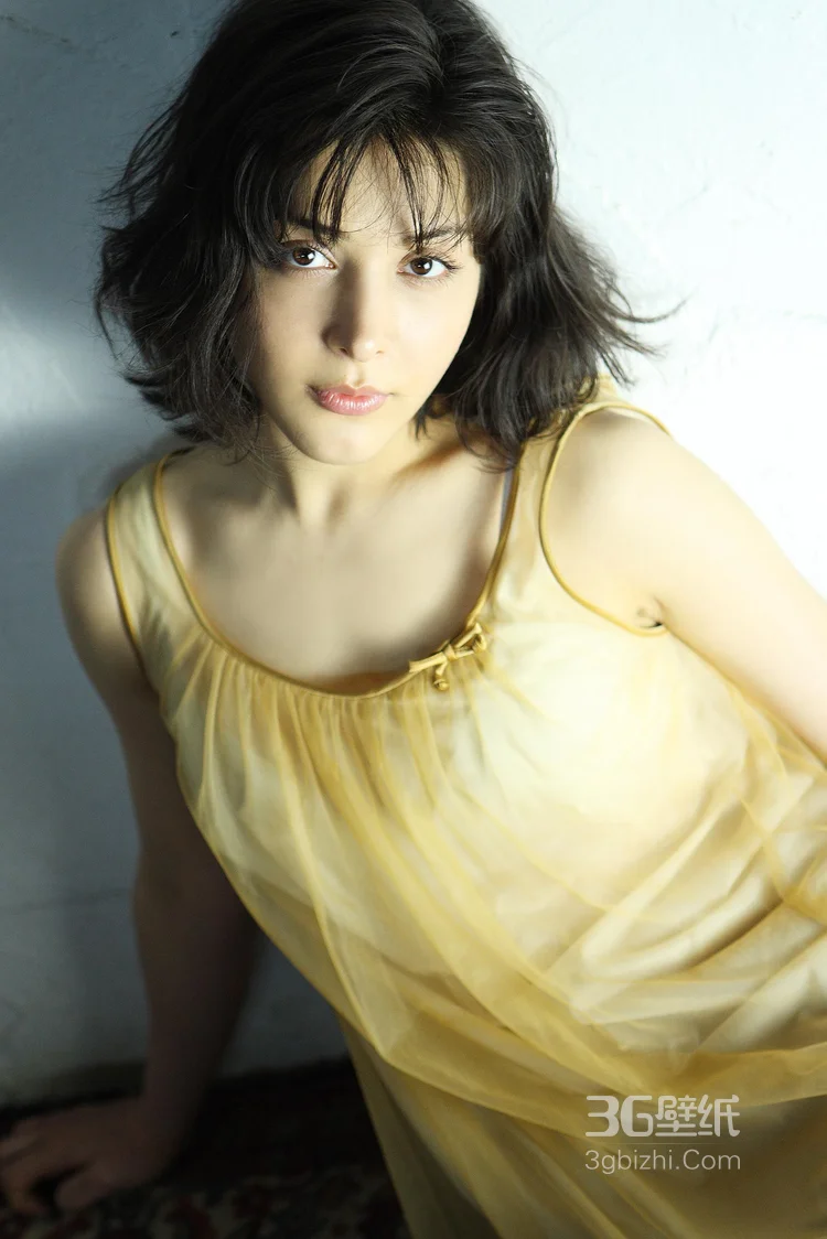 欧洲丰满性感美女萨赫勒・罗萨私房写真，精选户外美图图集 第18张 - 性感美女写真