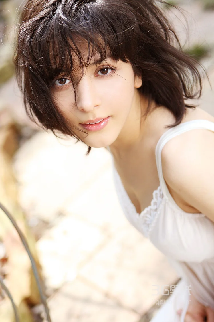 欧洲丰满性感美女萨赫勒・罗萨私房写真，精选户外美图图集 第3张 - 性感美女写真