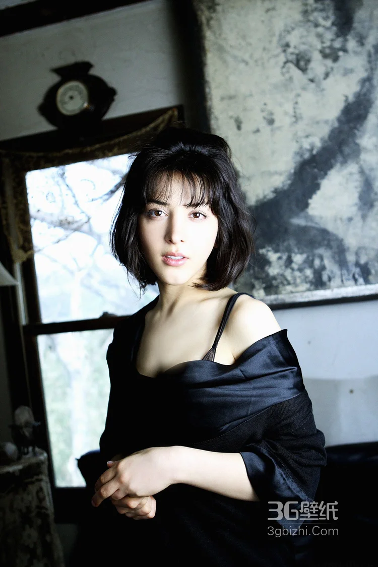 欧洲丰满性感美女萨赫勒・罗萨私房写真，精选户外美图图集 第8张 - 性感美女写真