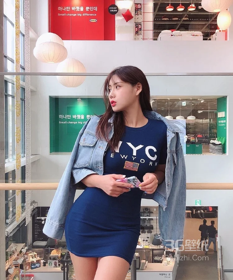 丰满型肉肉的韩国美女商场美照，紧身连衣裙尽显完美身材 - 云姿画报