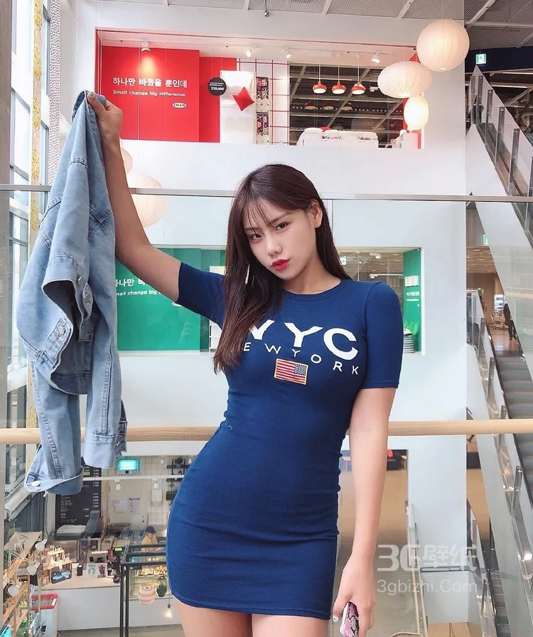 丰满型肉肉的韩国美女商场美照，精选紧身连衣裙尽显完美身材 第2张 - 性感美女写真