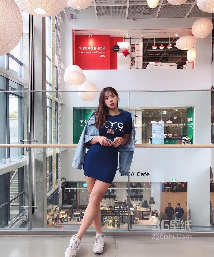 丰满型肉肉的韩国美女商场美照，精选紧身连衣裙尽显完美身材 第3张 - 性感美女写真