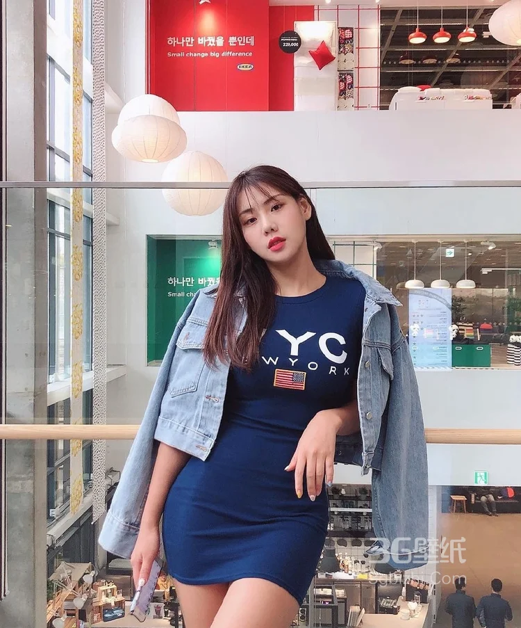 丰满型肉肉的韩国美女商场美照，精选紧身连衣裙尽显完美身材 第4张 - 性感美女写真