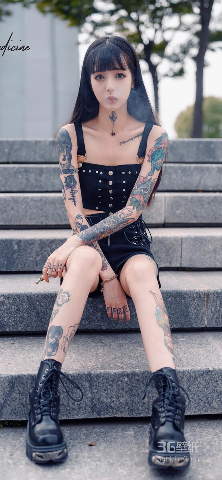 大腿有纹身的长发丰满翘臀美女性感私房写真照片 第4张 - 性感美女写真