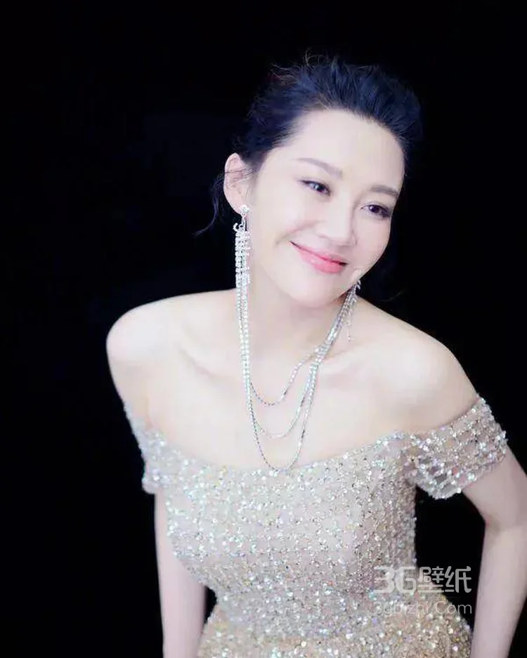 前前后后都有爱心，精选性感美胸美女赵小米黑衣短裤写真图片 第5张 - 性感美女写真
