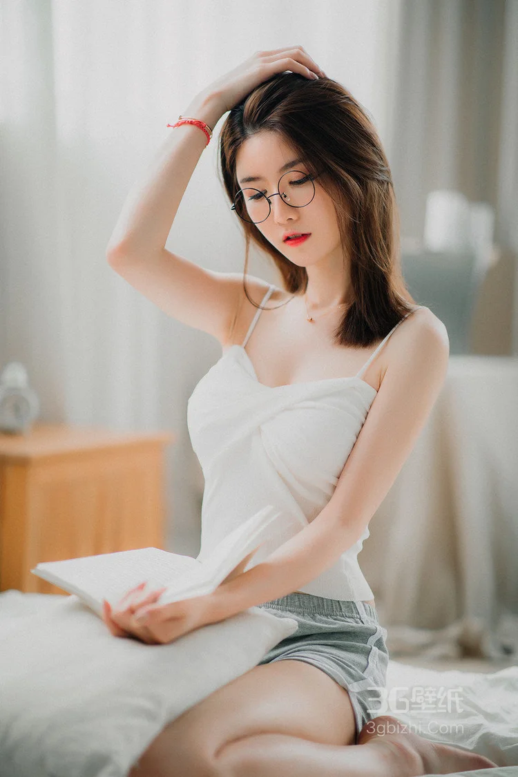 短发，精选内衣，精选紧身牛仔短裤，精选迷人美女私写真性感图片 第2张 - 性感美女写真